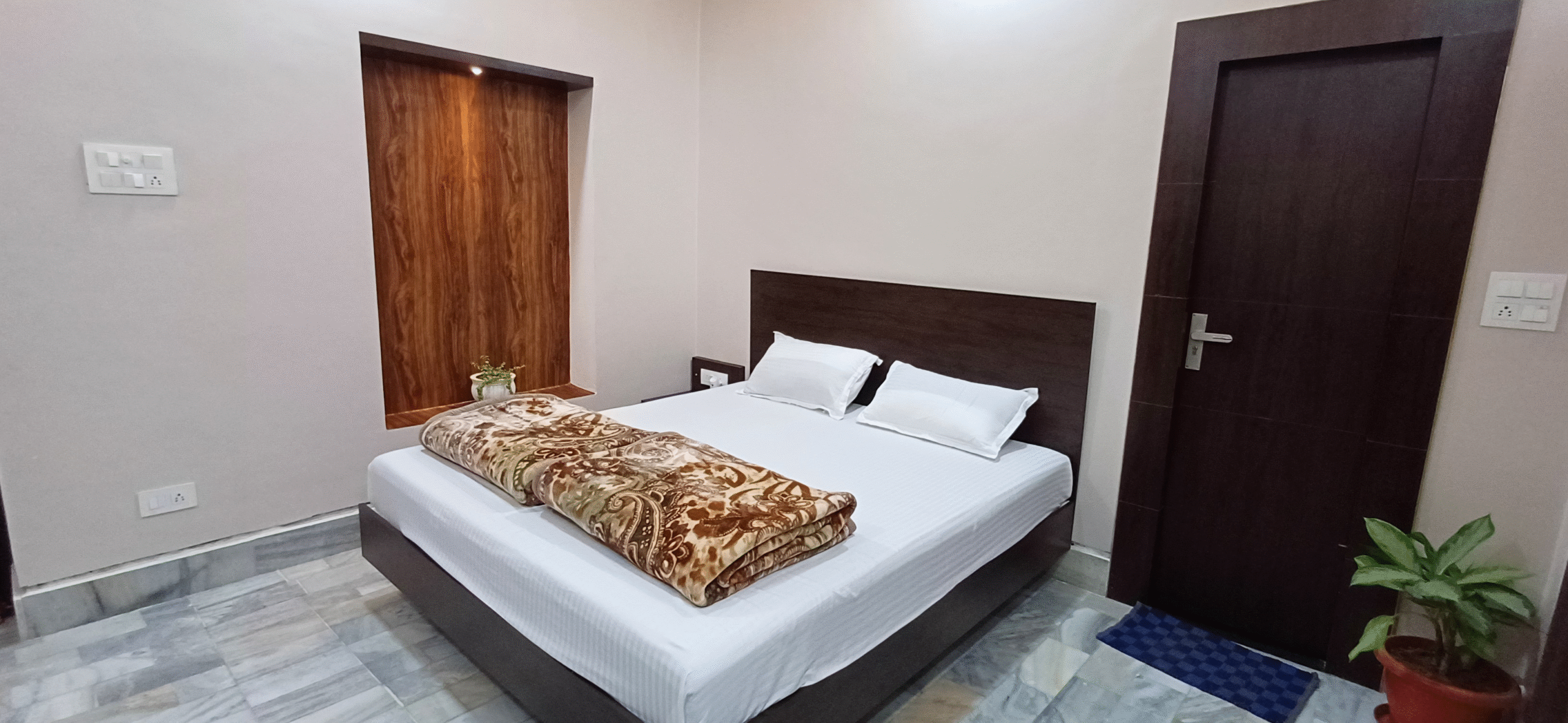 Deluxe room with attached washroom