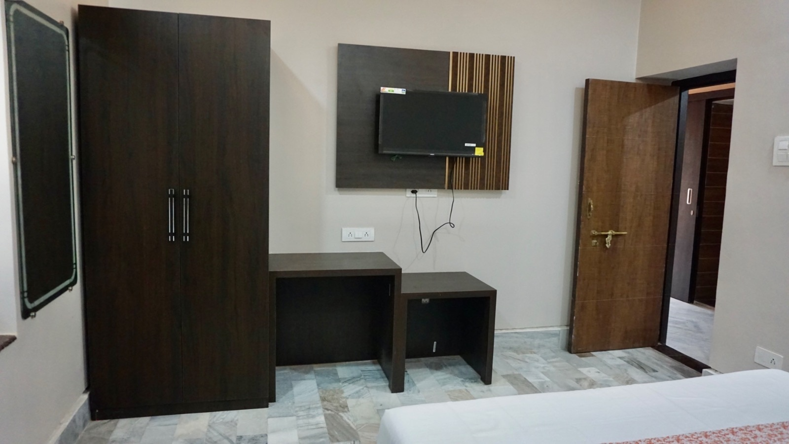 Deluxe Room with Attached Washroom 3